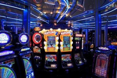 Lightning Dice live studio interface on qq88asia link